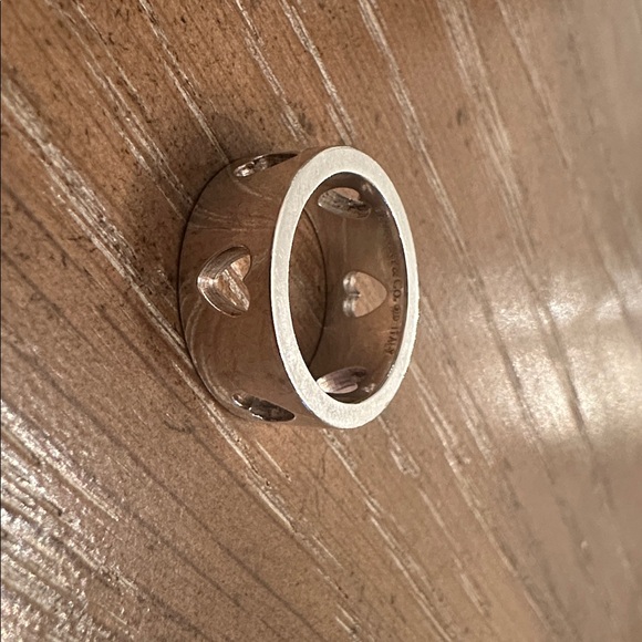 Tiffany & Co. Vintage 925 Silver Heart Stencil Cut-Out Band Ring - Approx. 6 🤍 - Picture 11 of 14